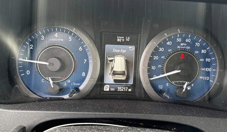
								2019 Toyota Sienna LE full									
