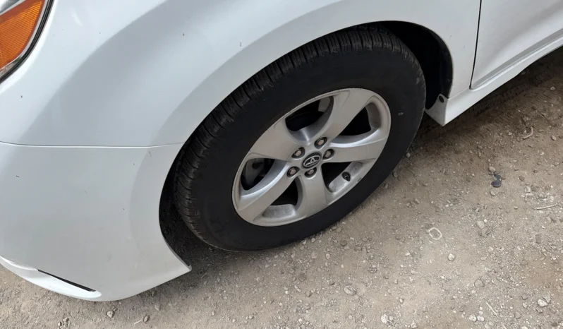 
								2019 Toyota Sienna LE full									