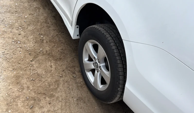 
								2019 Toyota Sienna LE full									